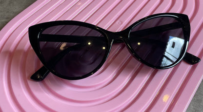 Cat eye black
